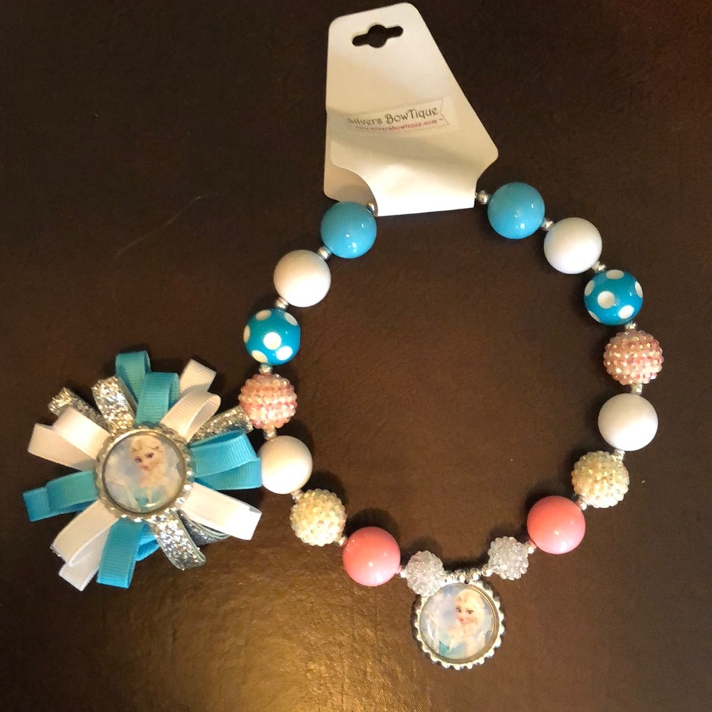 NWT Frozen chunky necklace and hair bow set